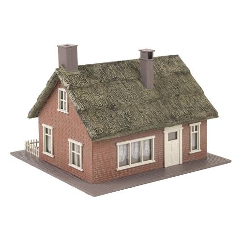 Faller HO 131318 Noord-Duits huis met rieten dak - Modeltreinshop