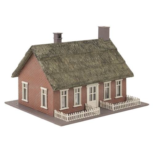 Faller HO 131318 Noord-Duits huis met rieten dak - Modeltreinshop