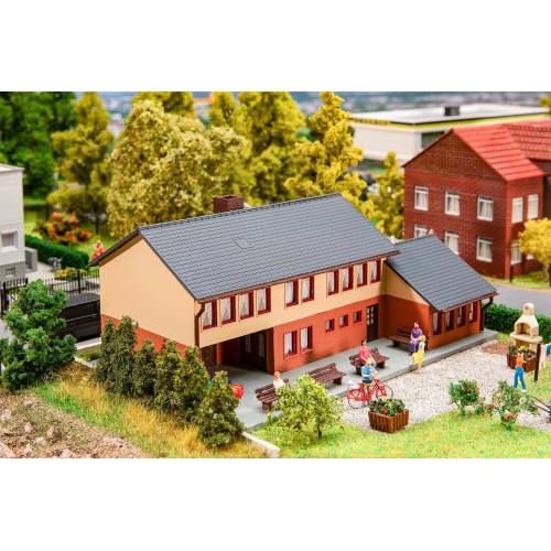 Faller HO 131319 Gemeenschapscentrum - Modeltreinshop