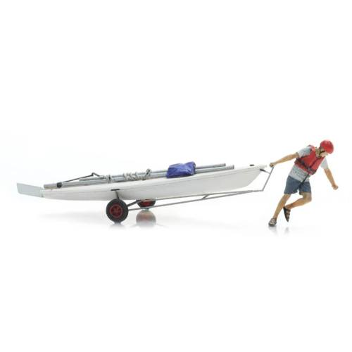 Artitec H0 387.595 Zeilboot Laser op aanhanger + figuur - Modeltreinshop