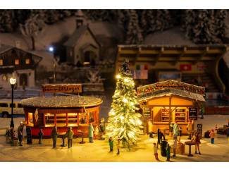 Faller HO 134006 2 Kerstmarktkraampjes met verlichte kerstboom - Modeltreinshop